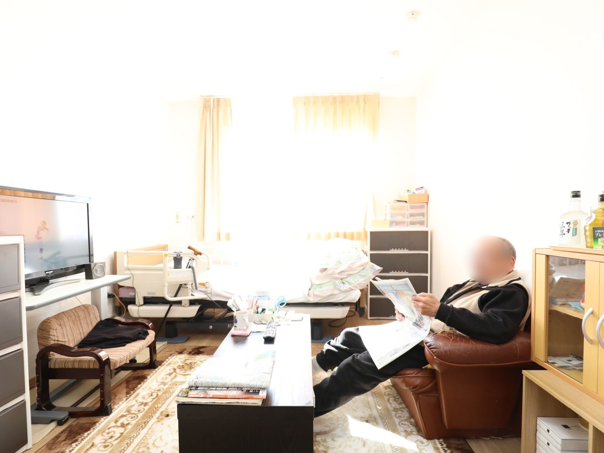 大きな家具を持ち込んでも、十分ゆとりのある広い部屋である。完全個室なので、他人の目を気にする心配もない。