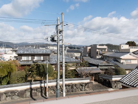 建物内から見た周辺の風景