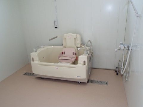 「シニアライフ宇治」の機械浴。入浴の設備も整っている。