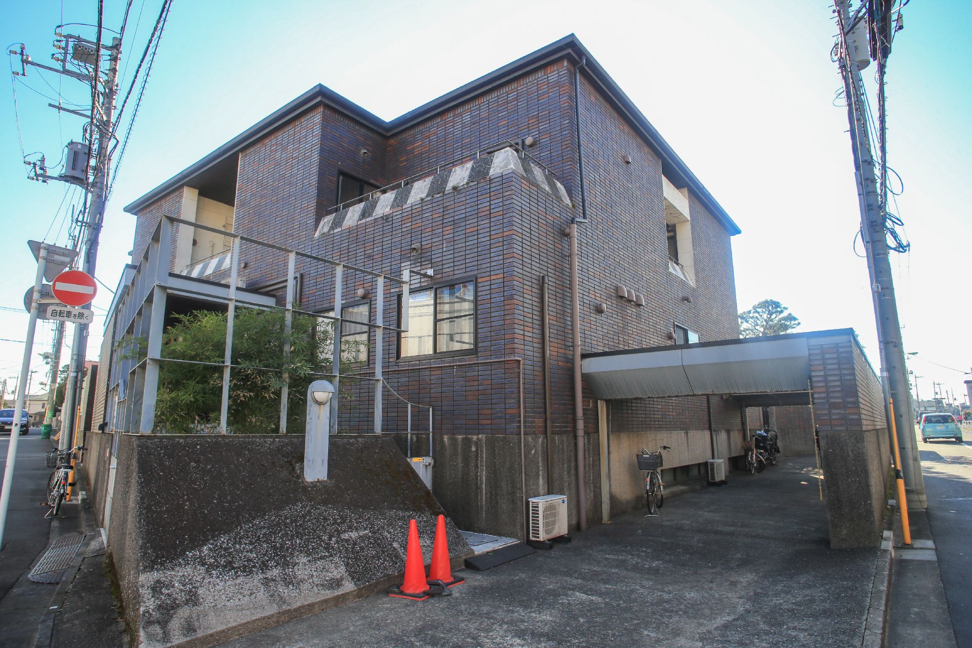 ２階建ての施設