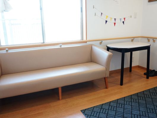 エレベーターホール椅子