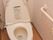 個室トイレは手すりがついているので、立ったり座ったりするときに安全にできます。一人でゆっくり使用できます。