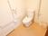 清潔感のあるトイレの床はフローリングで、広々としている。温水洗浄便座横の壁に手すり、緊急呼出ボタンがある。