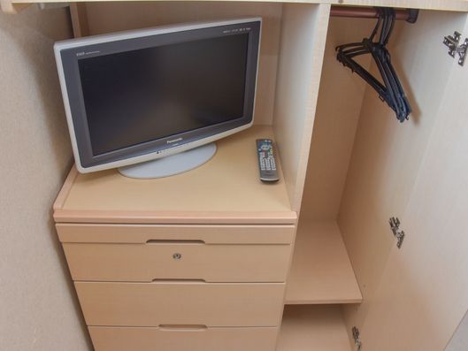 テレビ、クローゼット
