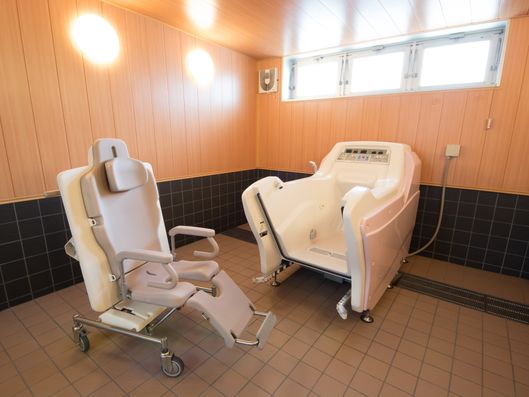 車椅子入浴装置