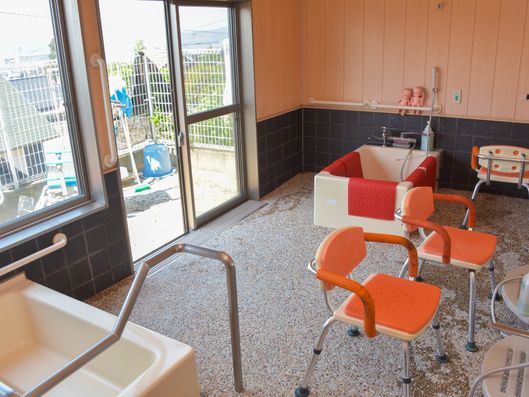 広々としたバスルーム