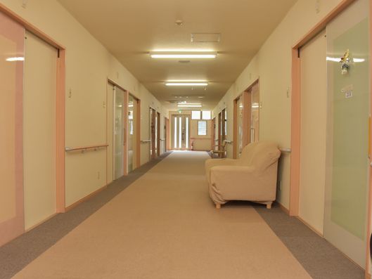 通路にはソファも