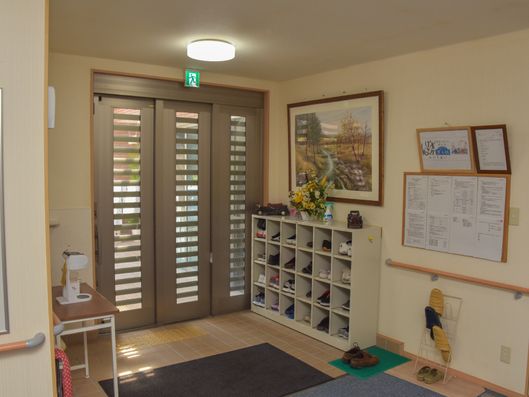 明るい雰囲気のエントランス