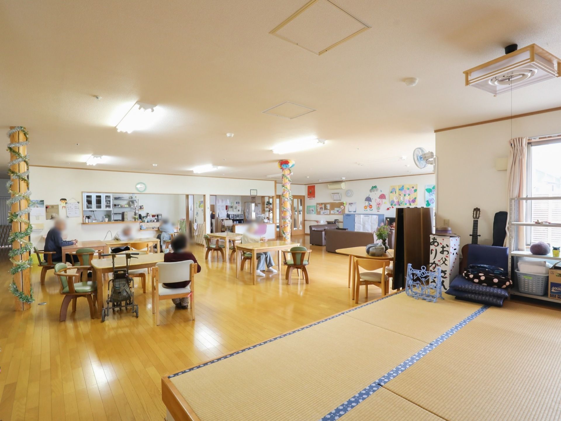 ダイニングに併設される形でキッチンがあるので、いつもできたての食事を入居者様に提供することができる。