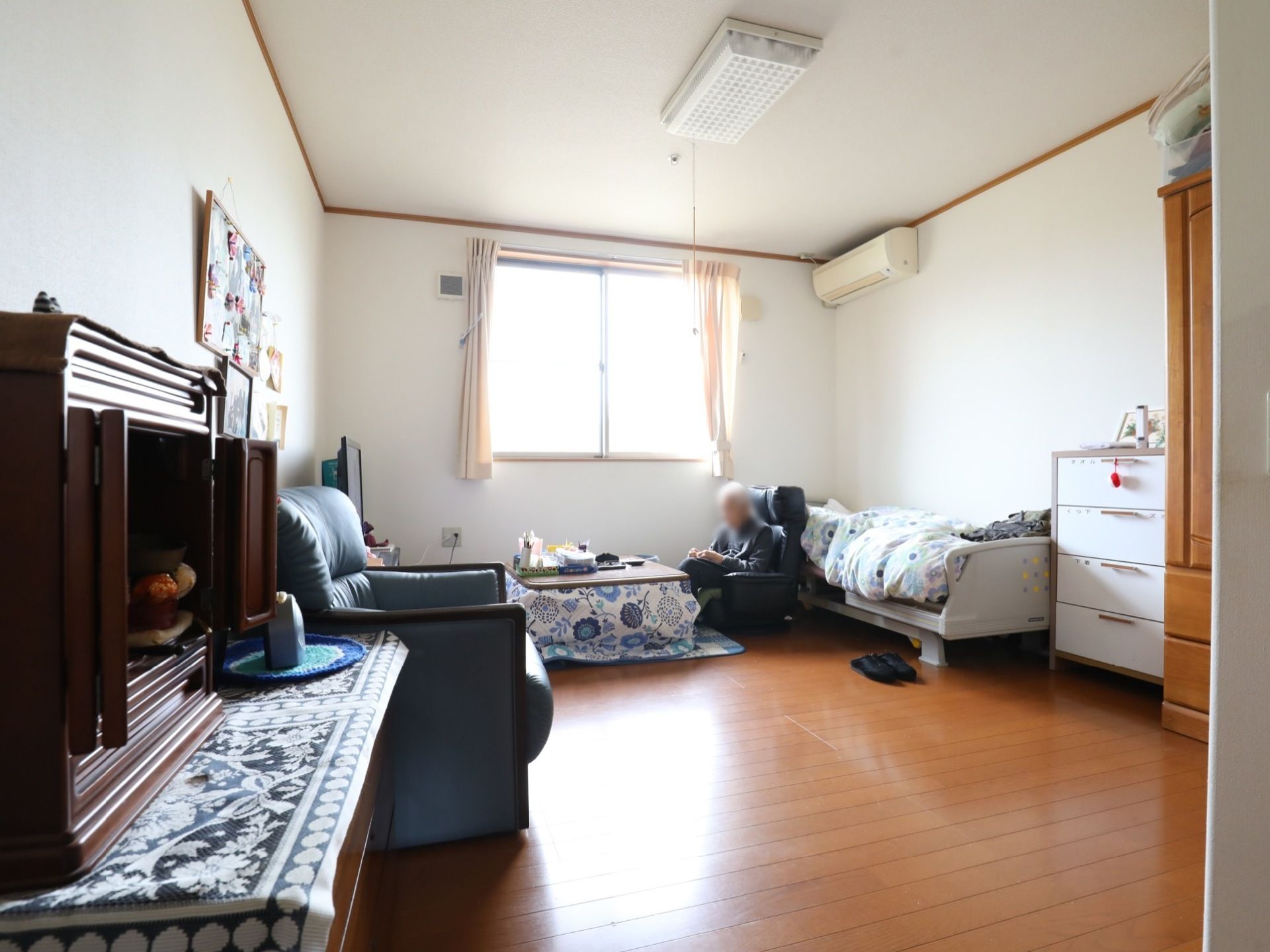 居室内は入居者様のプライベートスペースなので、家具の配置などを使いやすいように変更することができる。