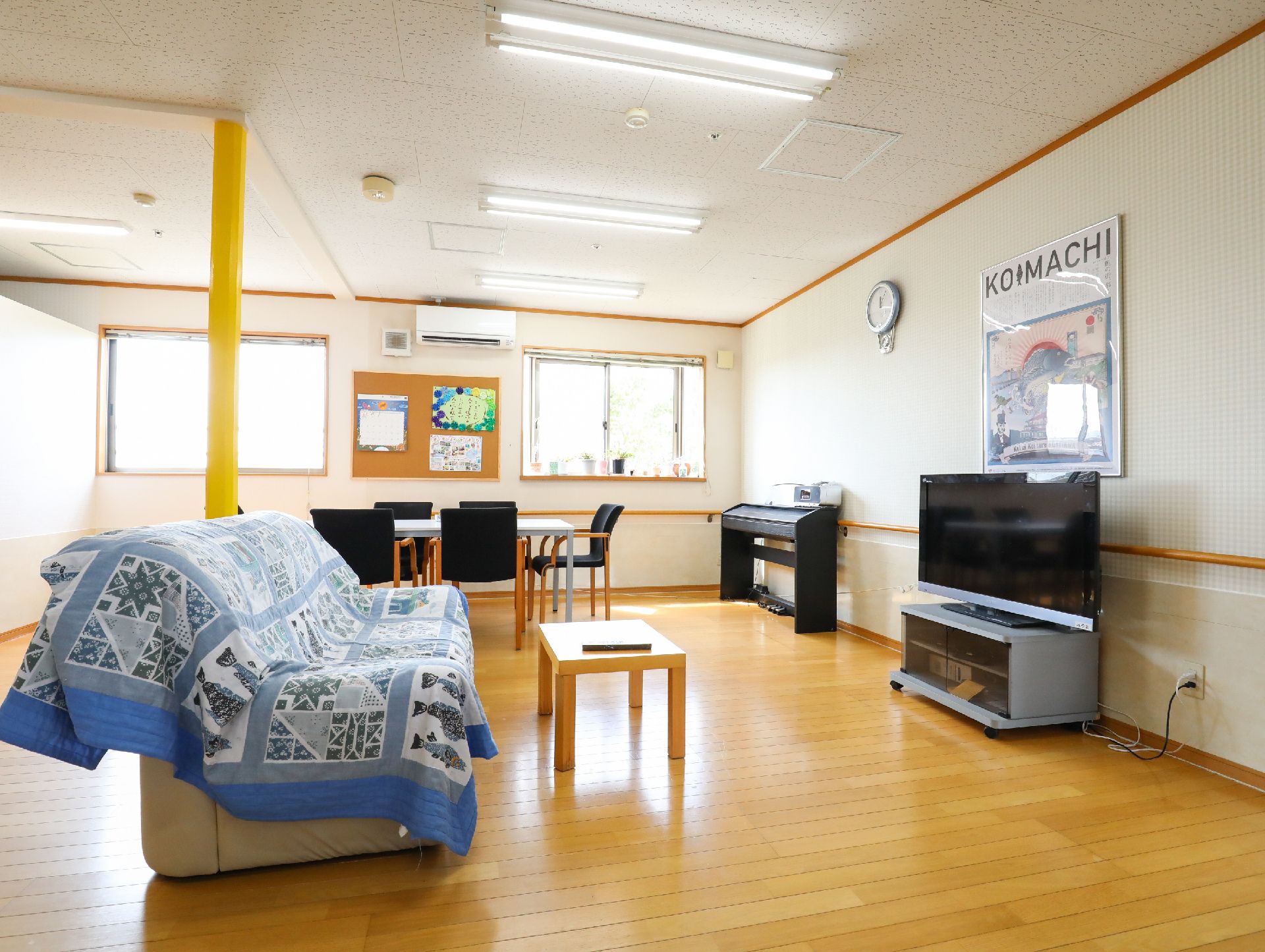 レクリエーションが開催できるように、テレビや電子ピアノが設置された共有スペース