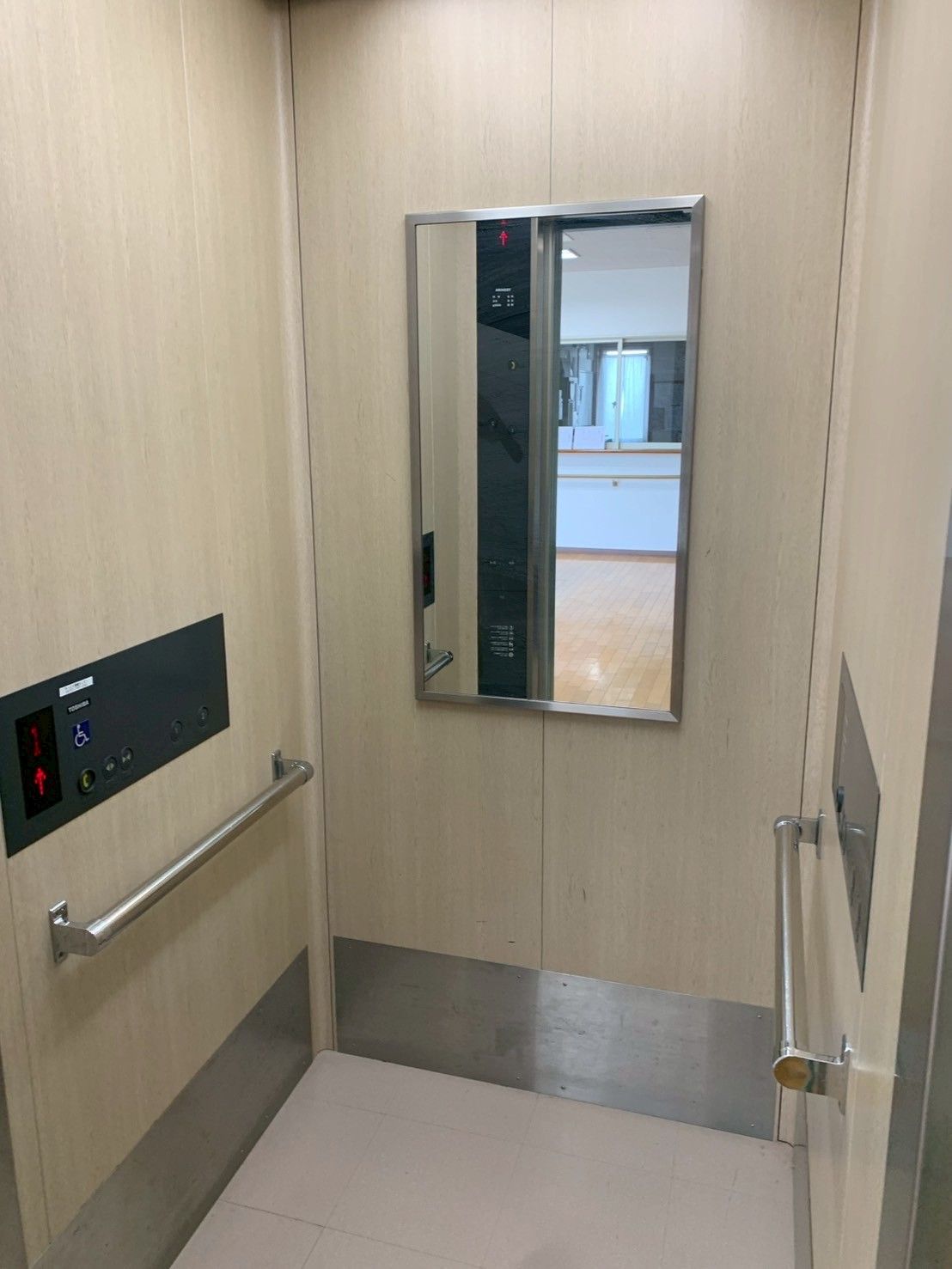 手すり付きの安全な空間