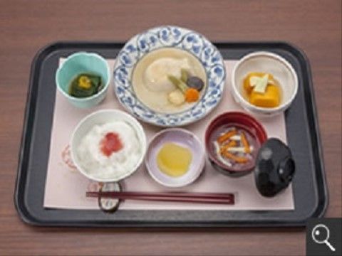 栄養バランスを考えられた食事イメージ。入居者様の好む献立と食べやすさを考え、食事を楽しむ喜びを感じていただけるようなメニュー作りをしている。