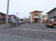 介護施設を囲む住宅街の風景