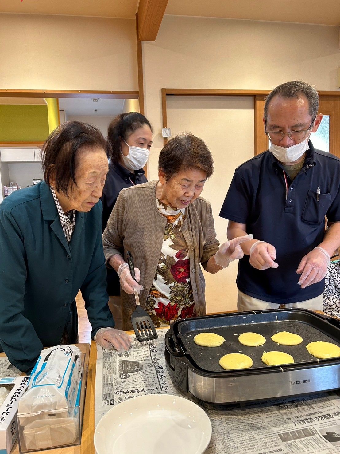 お料理活動を楽しむ人々