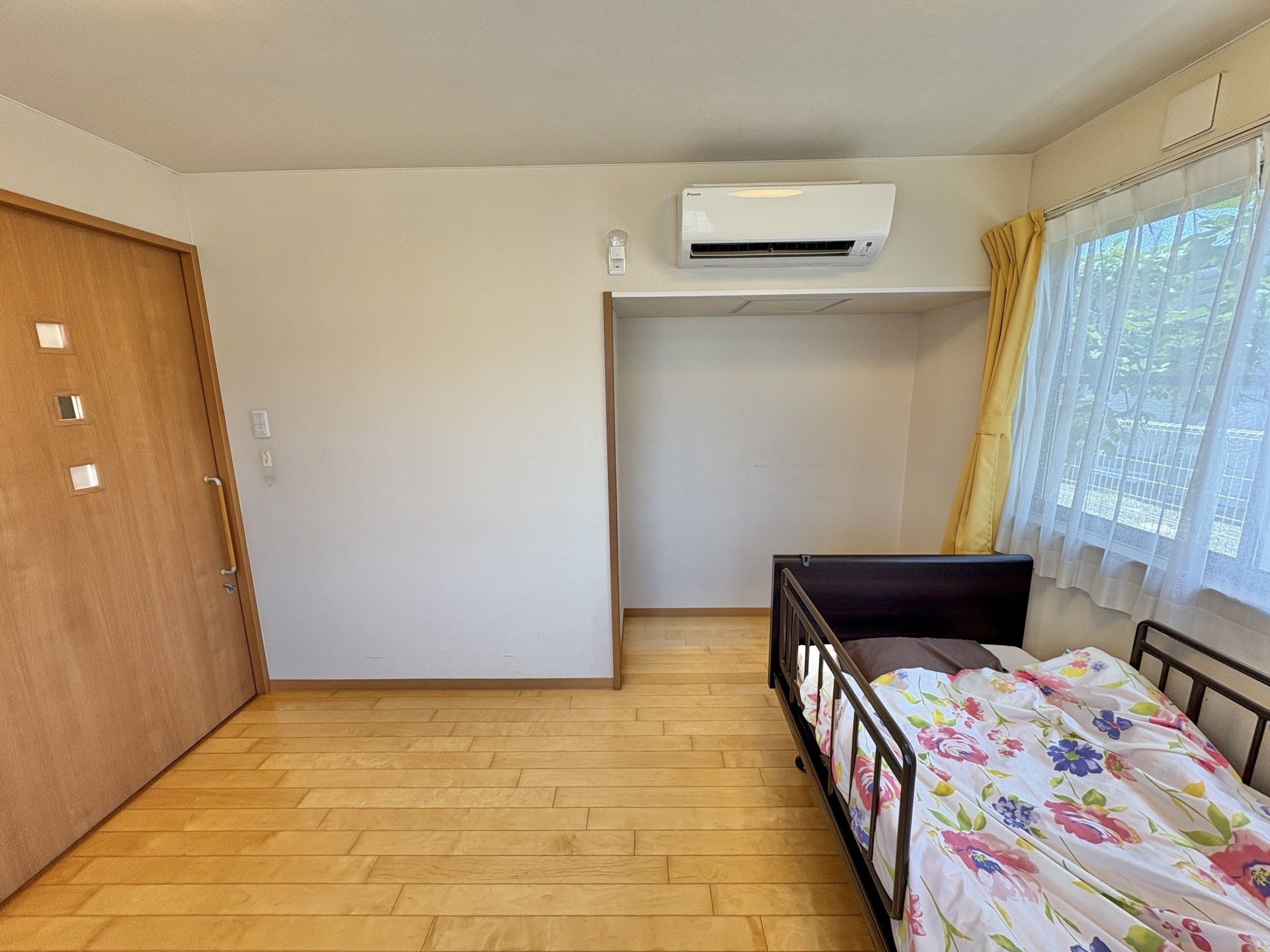 明るい個室の一角