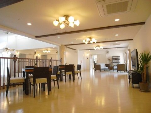 「ココファンリビング辻堂」の食堂。入居者の一人一人にあった食事を提供している。