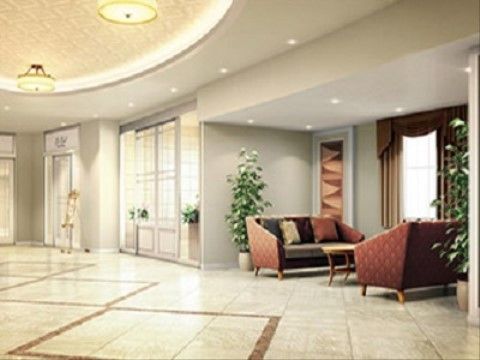 大理石風の床や吹き抜けのある天井をはじめ、調度品をホテルのロビー風なものに統一している。開放感があり落ち着いた雰囲気のエントランスである。