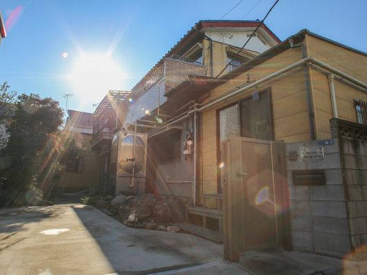 民家のような施設