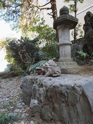 古風な雰囲気の庭