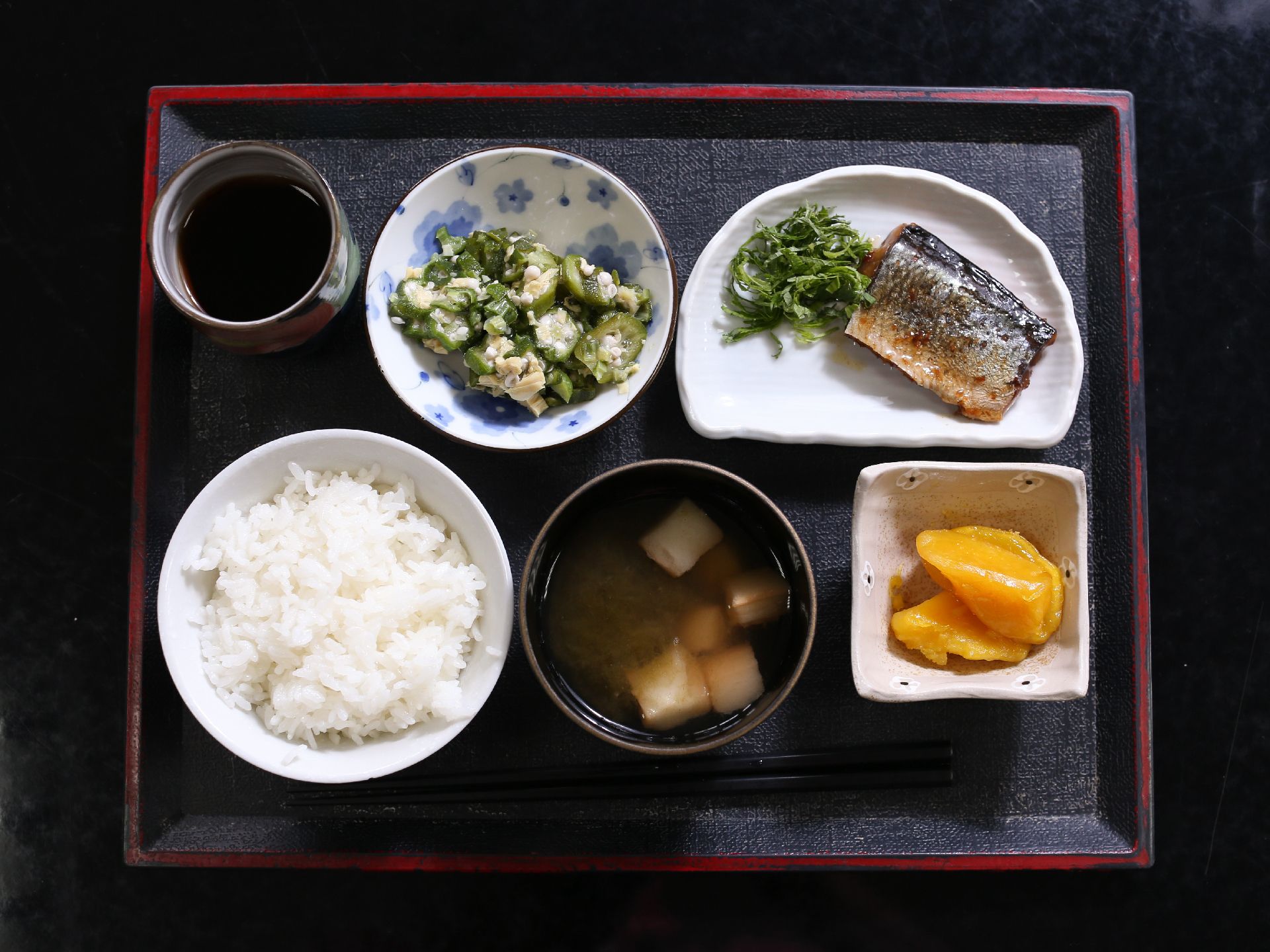 食事は健康面を意識した食材を中心に日々メニューが考えられており、美味しいのはもちろん、栄養バランスも抜群である。