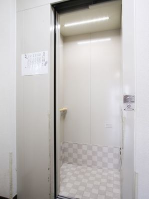 落ち着きを感じさせる部屋