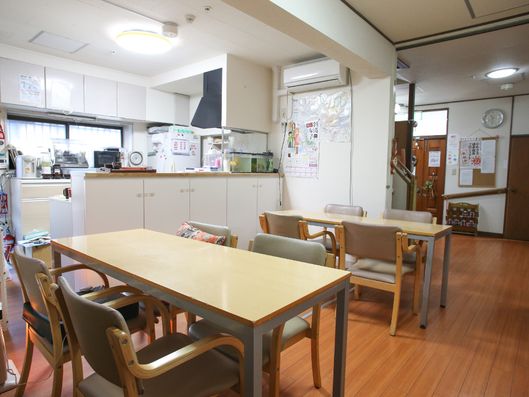 家庭的雰囲気のある共有スペース