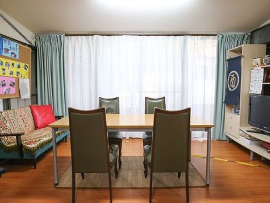 こじんまりとした共有ルーム