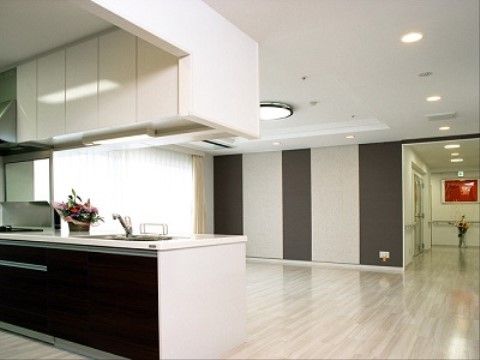 出来立ての食事が提供できるように、キッチンが併設された食堂