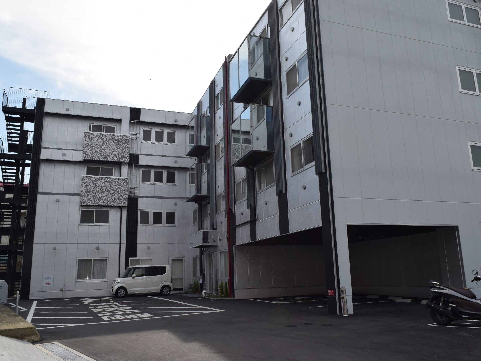清潔感のある建物の外観