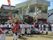 地域の祭りに参加する人々