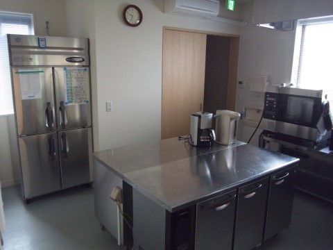 施設内には厨房があり、調理専門のスタッフがいる。入居者様の健康を考え、バランスのとれた食事を毎日提供してくれる。