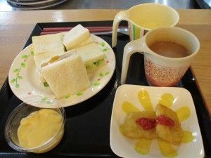 サンドイッチとデザートのセット