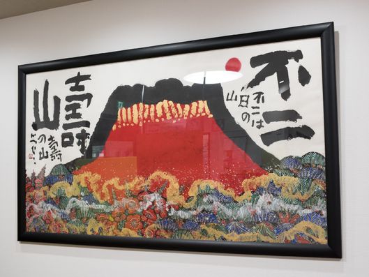 壁にかけられた絵画