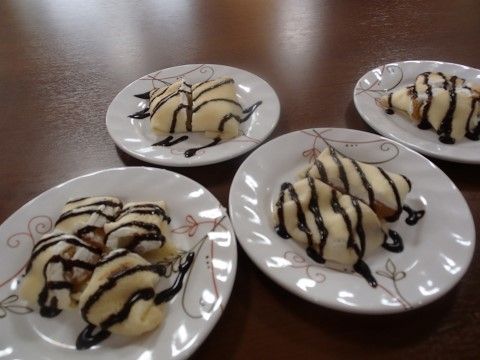ほっと一息つけるおやつの時間。日常のイベントの一環として、入居者様自身がおやつ作りに参加することもある。