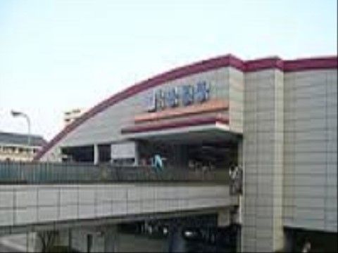 最寄り駅が施設から徒歩圏内にあるため、電車を使って来訪されるご家族様にとって非常に便利な立地にある。