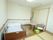 入居者用の部屋はこぢんまりとしており、部屋の3分の1程度をベッドが占めている。ベッドは電動式を採用している。