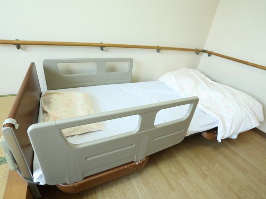 低めに設計されたベッド