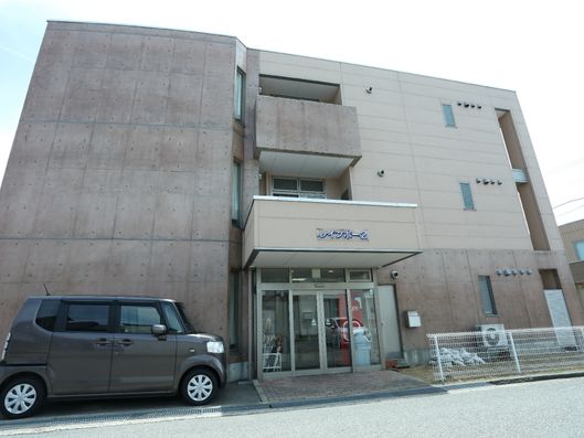 3階建ての建物