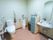 各所に手すりがあり、用を足しやすくなっているトイレルームには、男性用便器と洋式便座が用意されている。