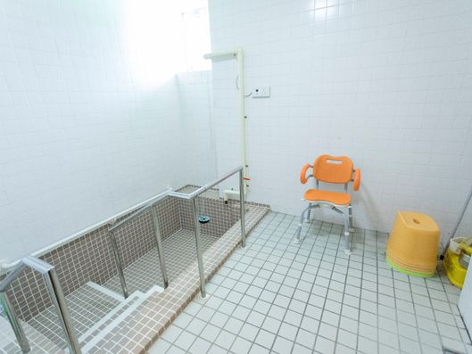 階段のある浴槽