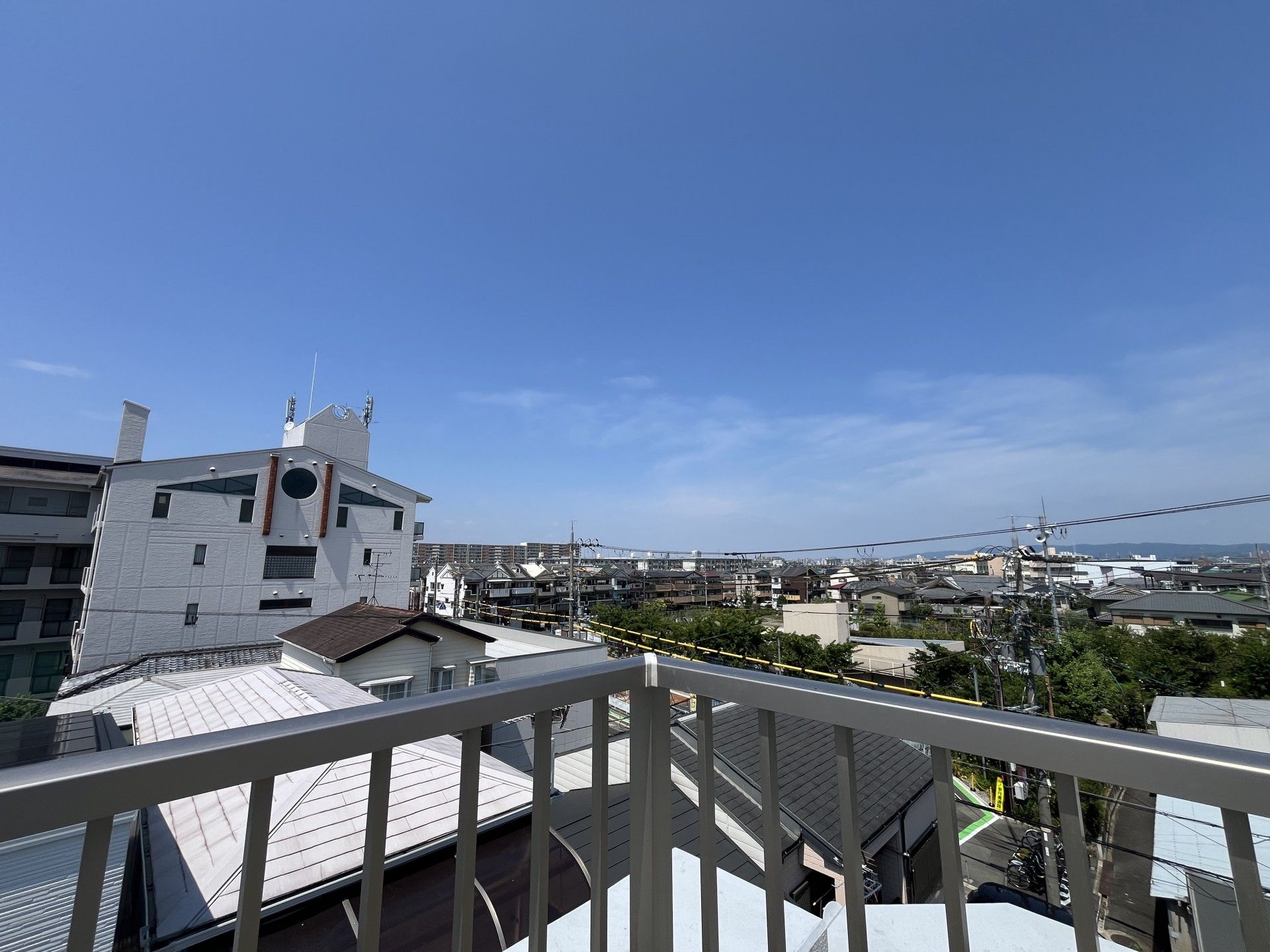 青空と街並みの風景