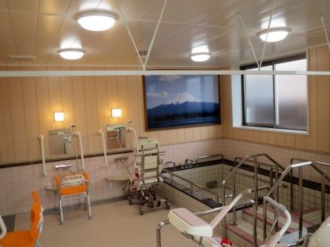 「コスモス中野栄」の浴室。大浴場も完備している。