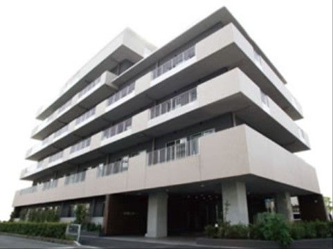 モダンなデザインの建物外観