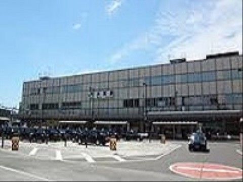 広々とした施設の外観