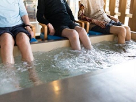 入居者の足湯リラックスタイム