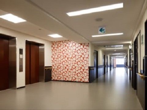 広くて明るい廊下