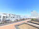 都市の景色が見える屋上テラス