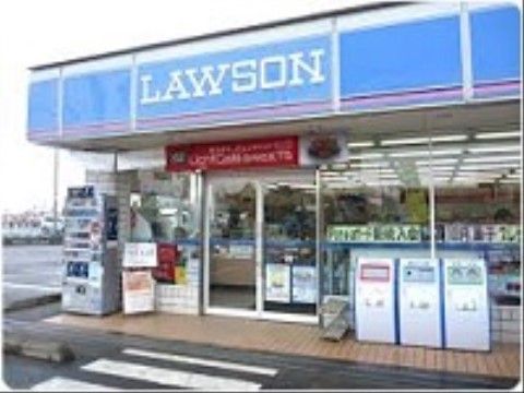 ホームの近くにあるコンビニエンスストア。