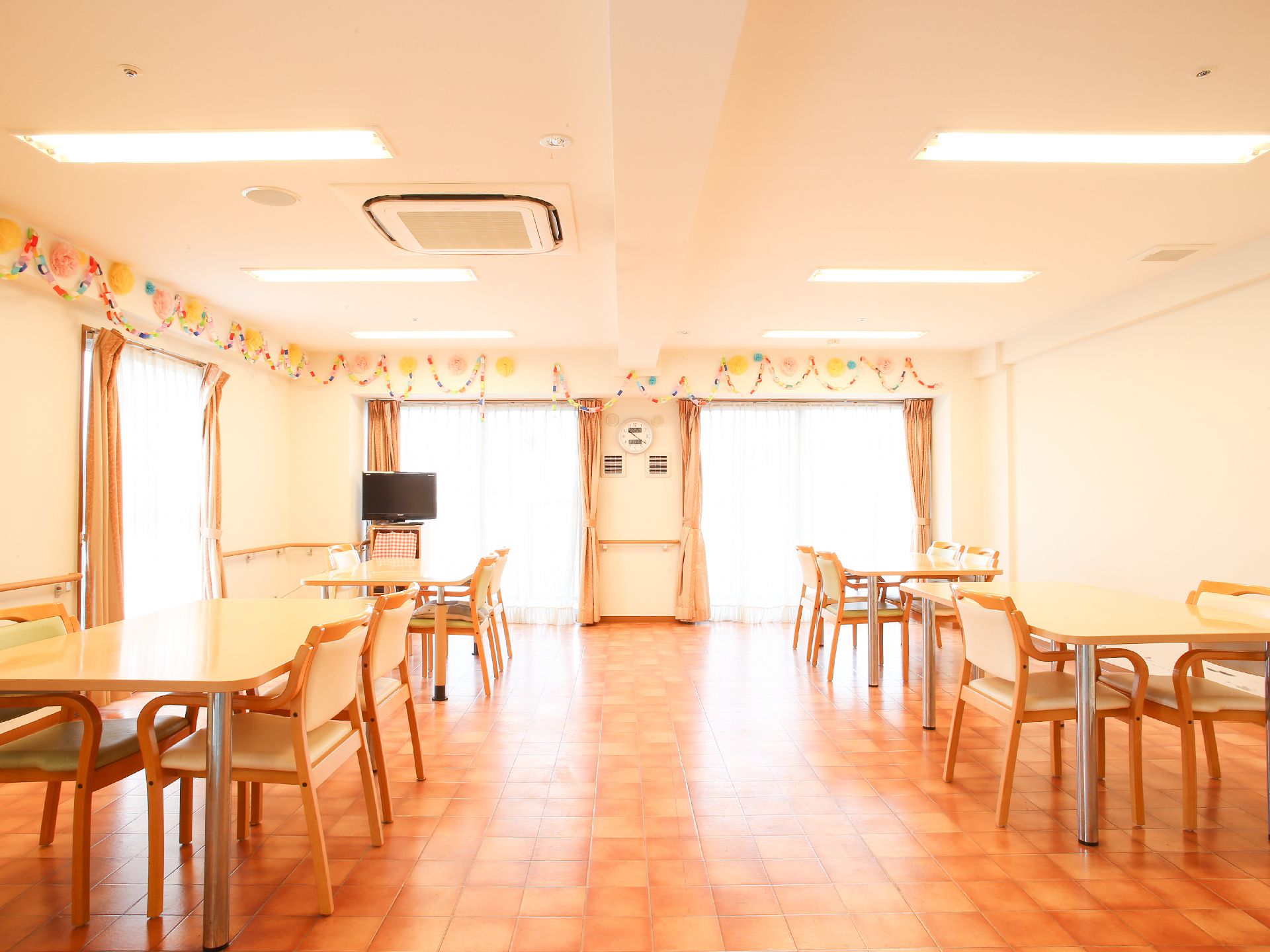 明るく広々したダイニング